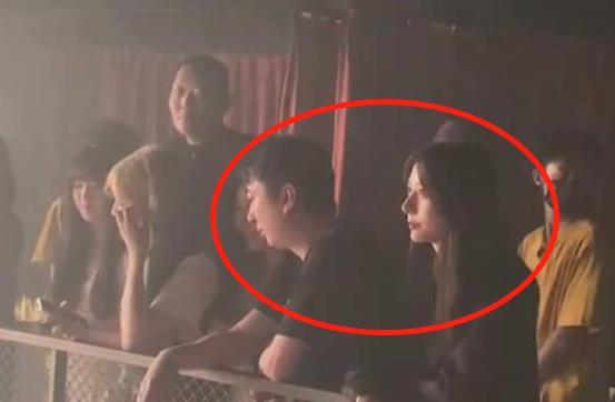 娱乐吃瓜君网红翻车,从爆红到争议，揭秘背后真相